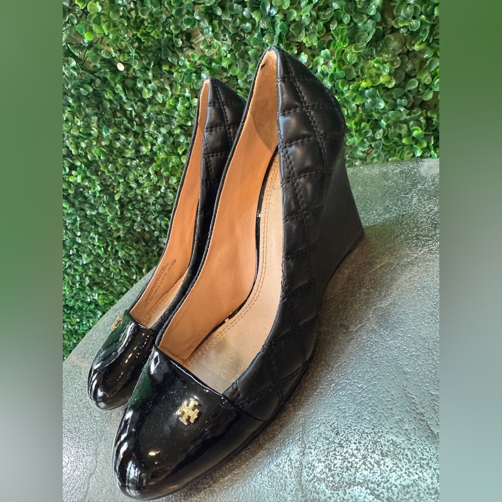 Tory Burch Claremont quilted wedge pump sz 8